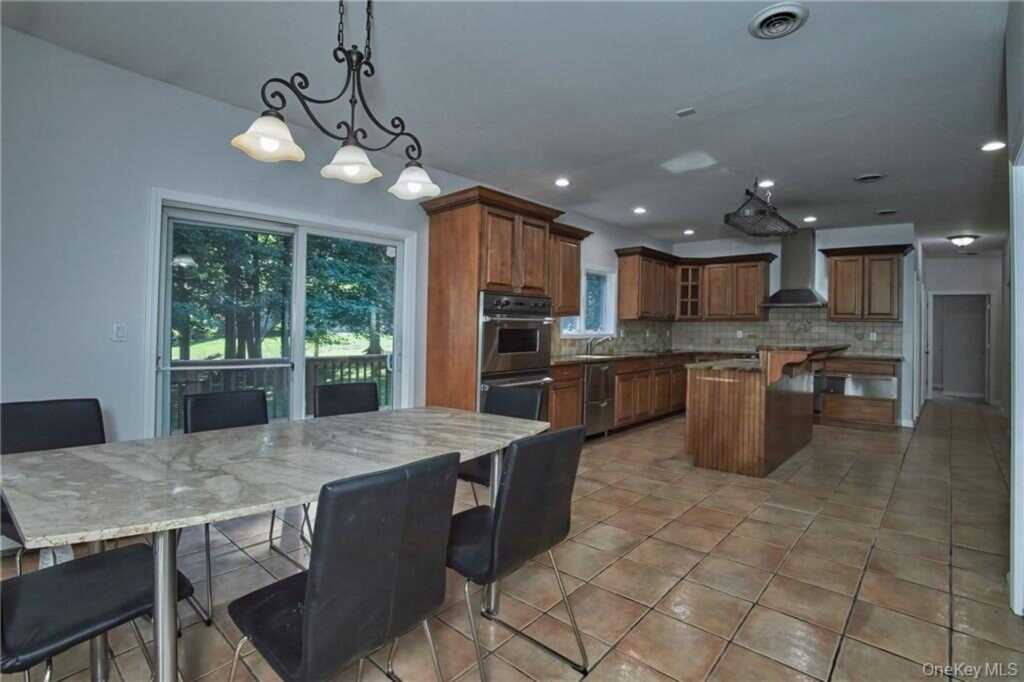 113 Carlton Road, Suffern, NY 10901 - Photo 8 of 26