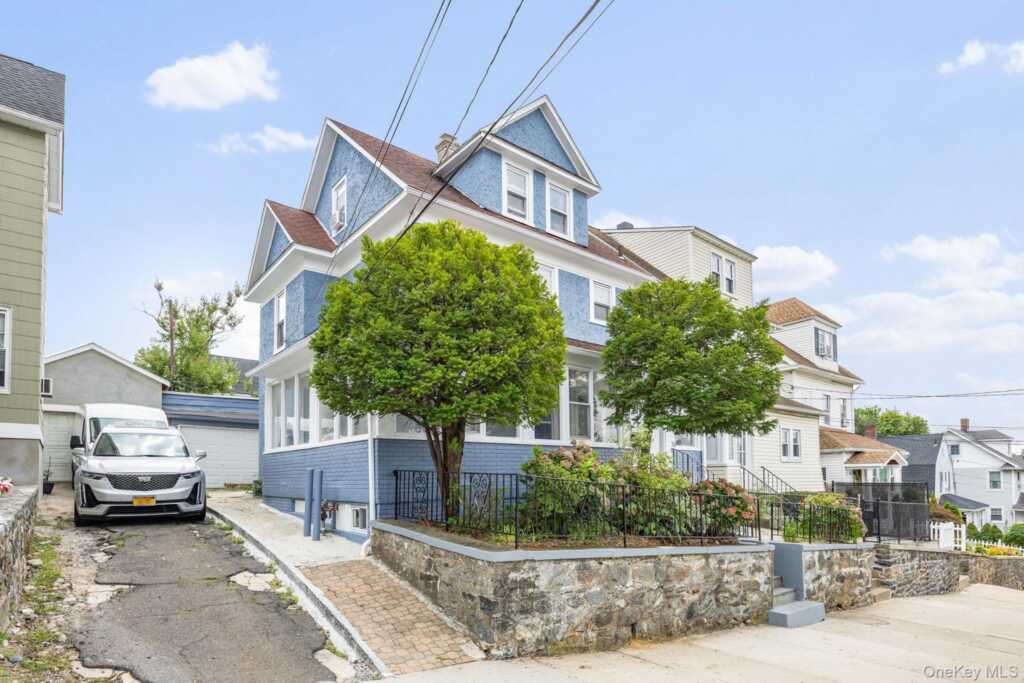 56 Woodbury Street, New Rochelle, NY 10805 - Photo 2 of 37