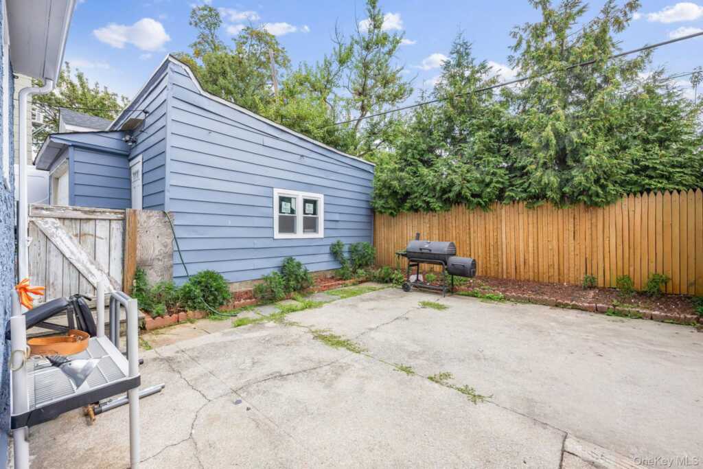 56 Woodbury Street, New Rochelle, NY 10805 - Photo 24 of 37