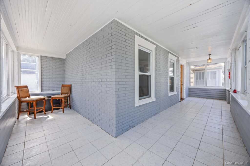 56 Woodbury Street, New Rochelle, NY 10805 - Photo 4 of 37