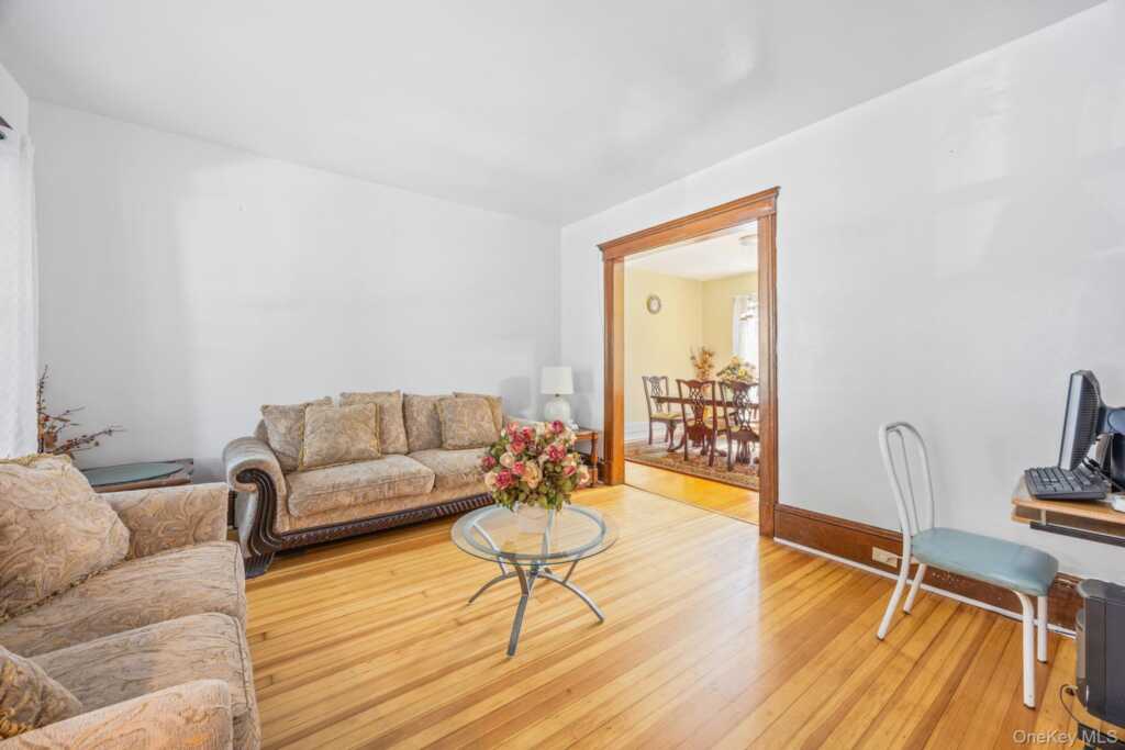 56 Woodbury Street, New Rochelle, NY 10805 - Photo 5 of 37