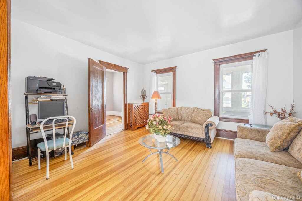 56 Woodbury Street, New Rochelle, NY 10805 - Photo 6 of 37