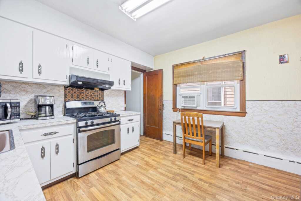 56 Woodbury Street, New Rochelle, NY 10805 - Photo 8 of 37