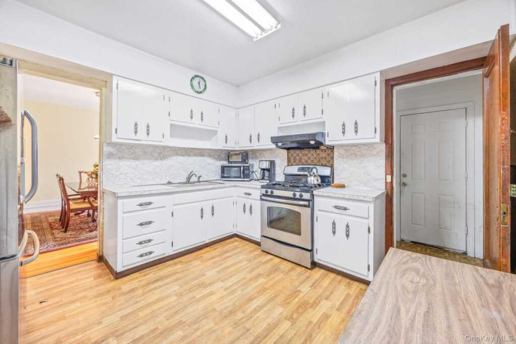 56 Woodbury Street, New Rochelle, NY 10805 - Photo 9 of 37