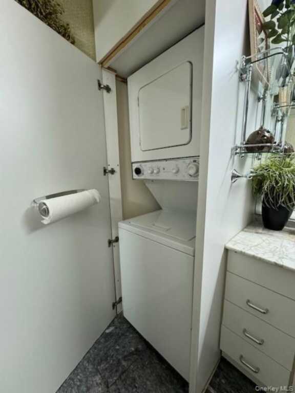 4 Martine Avenue, Unit #1402, White Plains, NY 10606 - Photo 15 of 27
