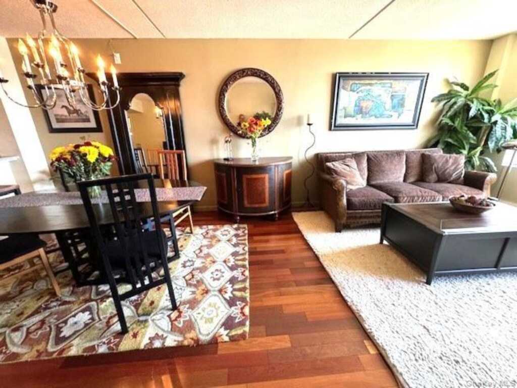 4 Martine Avenue, Unit #1402, White Plains, NY 10606 - Photo 5 of 27