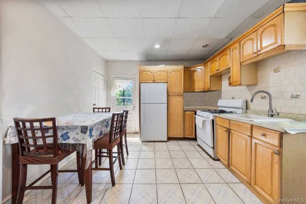 53 Brookside Avenue, Nyack, NY 10960 - Photo 8 of 44