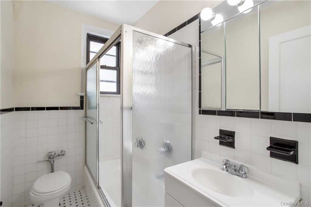 234 Martine Avenue, Unit #5K, White Plains, NY 10601 - Photo 11 of 14