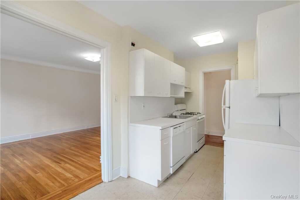 234 Martine Avenue, Unit #5K, White Plains, NY 10601 - Photo 6 of 14