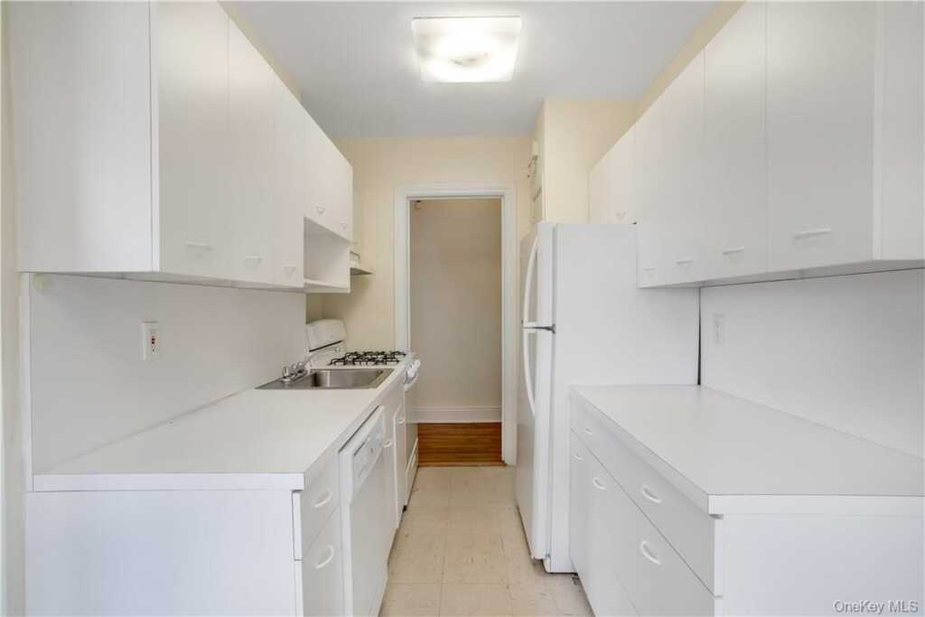 234 Martine Avenue, Unit #5K, White Plains, NY 10601 - Photo 8 of 14