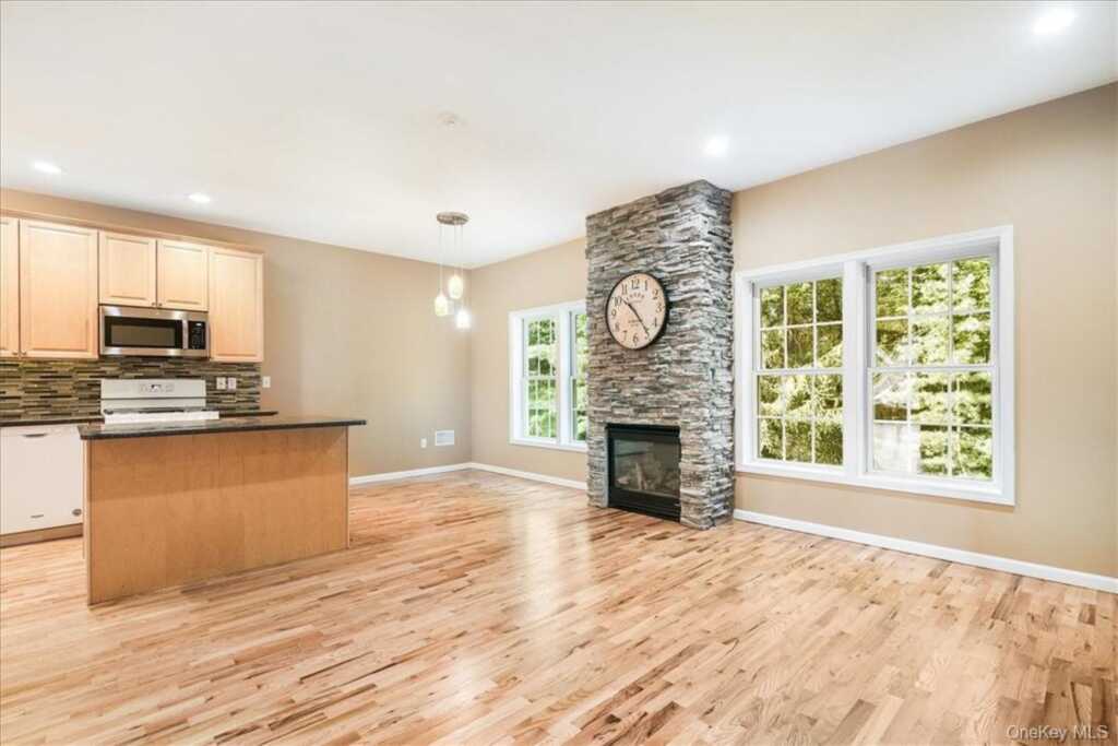 58 Alexander Court, Nanuet, NY 10954 - Photo 10 of 36