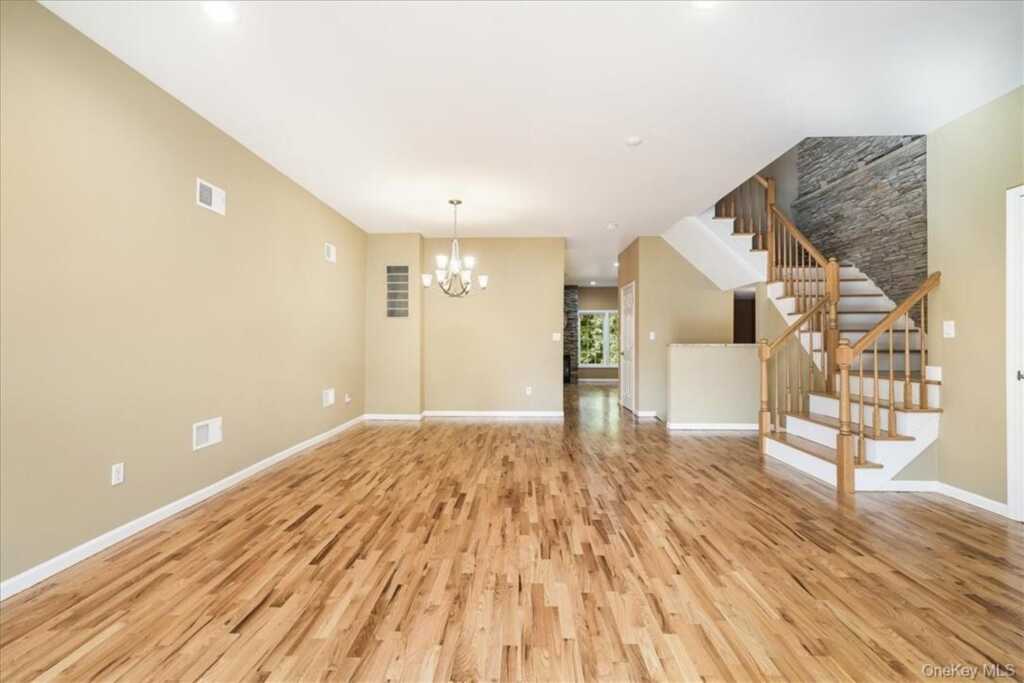 58 Alexander Court, Nanuet, NY 10954 - Photo 3 of 36