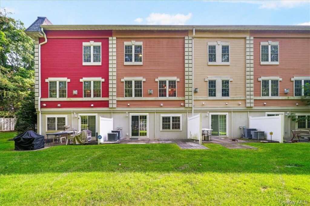 58 Alexander Court, Nanuet, NY 10954 - Photo 32 of 36