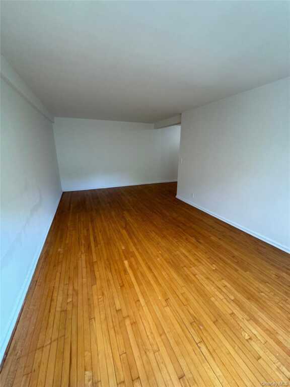 59 Old Mamaroneck Road, Unit #3E, White Plains, NY 10605 - Photo 4 of 9