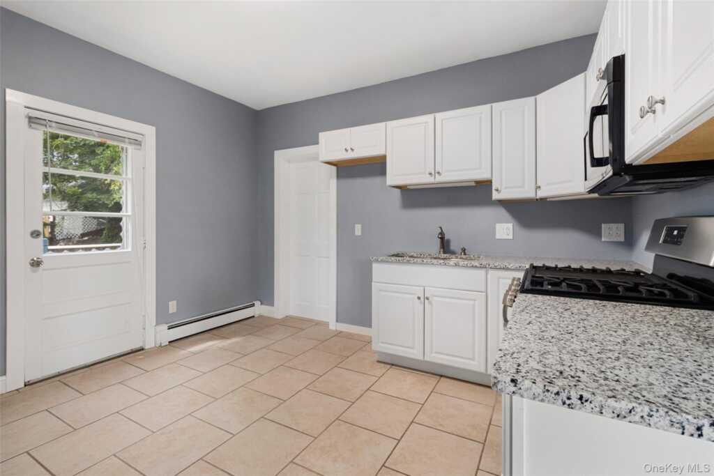 558 Locust Avenue, Rye, NY 10573 - Photo 11 of 39