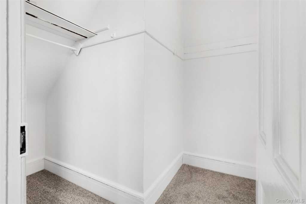 558 Locust Avenue, Rye, NY 10573 - Photo 25 of 39