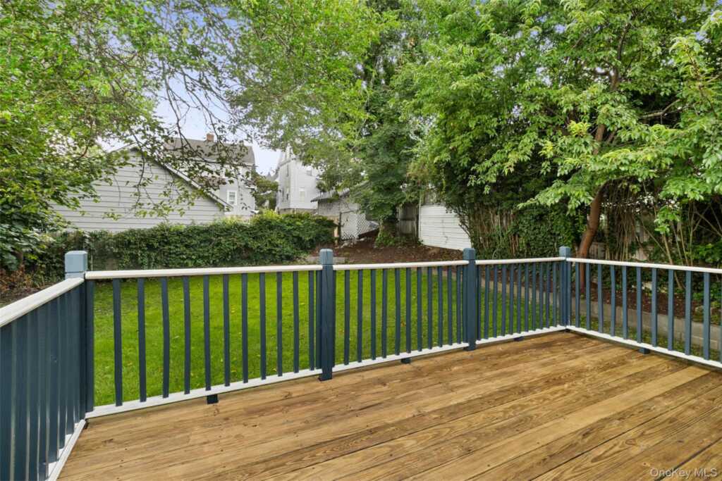 558 Locust Avenue, Rye, NY 10573 - Photo 31 of 39