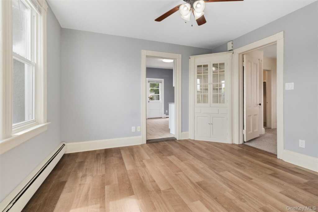 558 Locust Avenue, Rye, NY 10573 - Photo 8 of 39