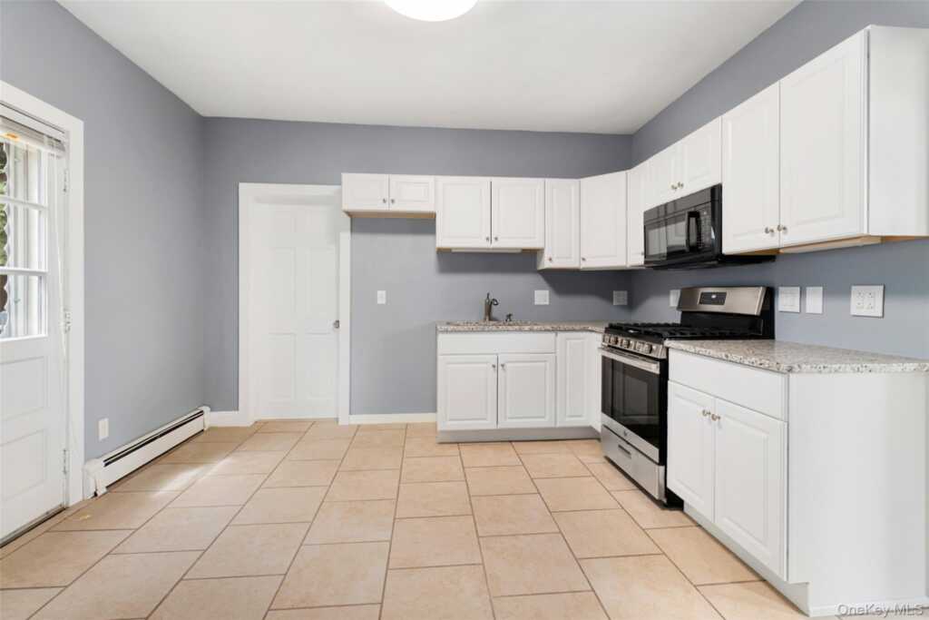 558 Locust Avenue, Rye, NY 10573 - Photo 9 of 39