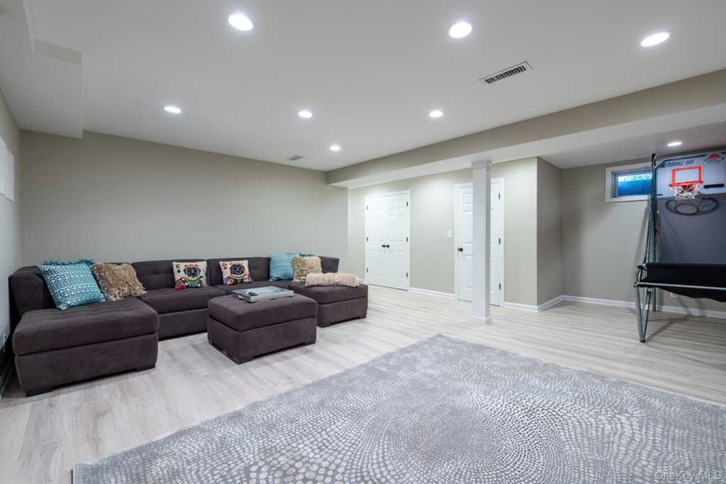 53 Country Ridge Drive, Rye, NY 10573 - Photo 33 of 50