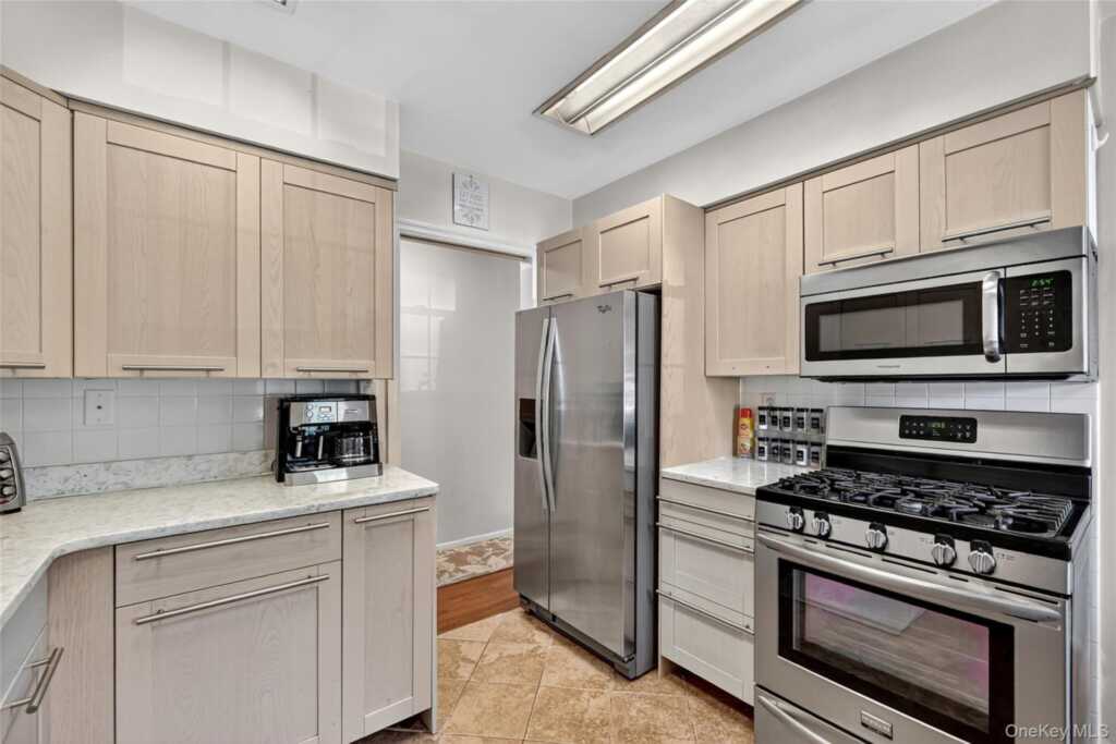 16 Round tree Circle Circle, Piermont, NY 10960 - Photo 13 of 25