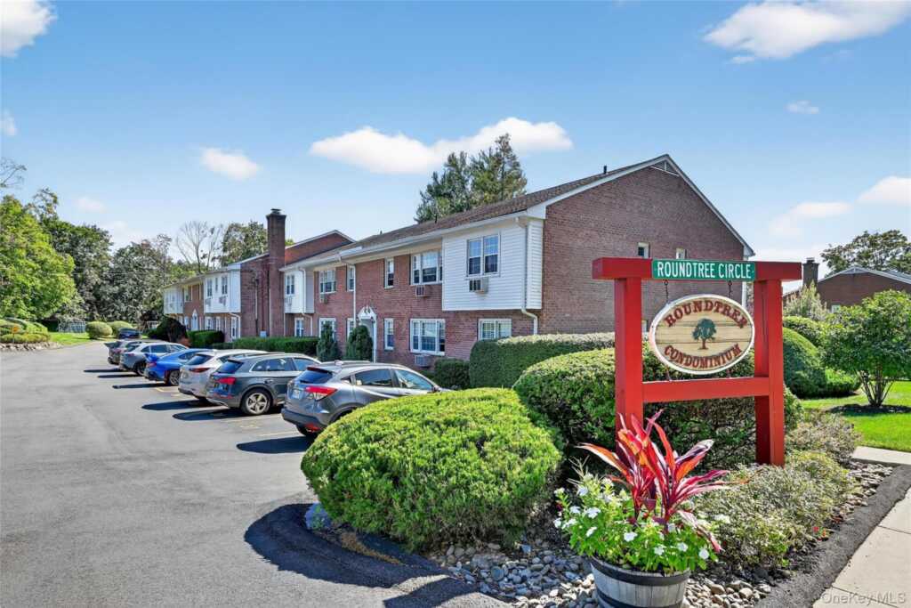 16 Round tree Circle Circle, Piermont, NY 10960 - Photo 2 of 25