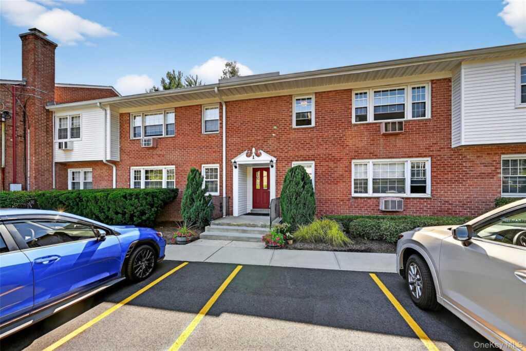 16 Round tree Circle Circle, Piermont, NY 10960 - Photo 4 of 25