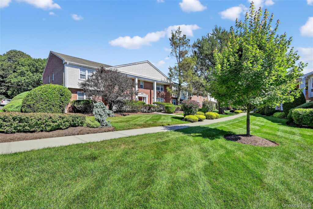 16 Round tree Circle Circle, Piermont, NY 10960 - Photo 5 of 25
