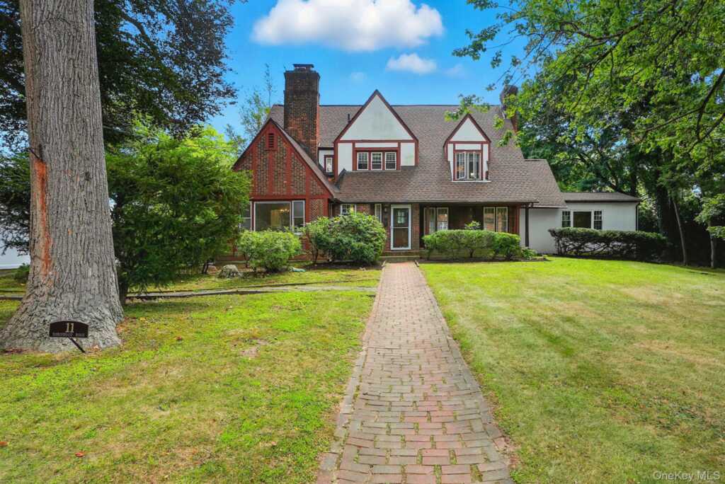 11 Robinhood Road, White Plains, NY 10605