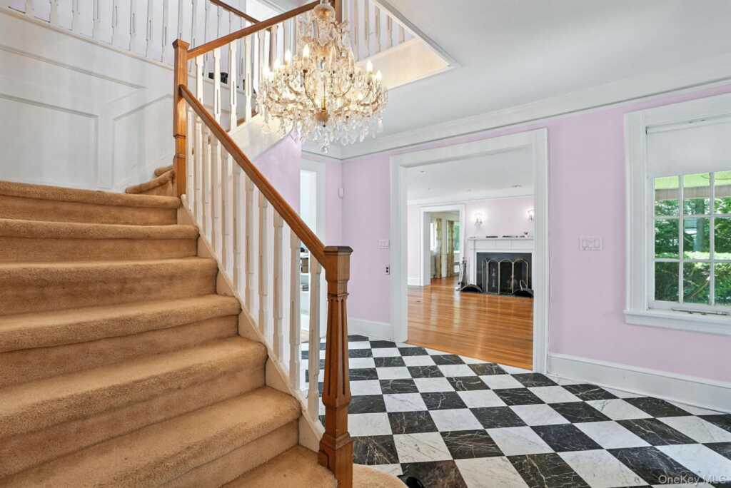 11 Robinhood Road, White Plains, NY 10605 - Photo 6 of 47