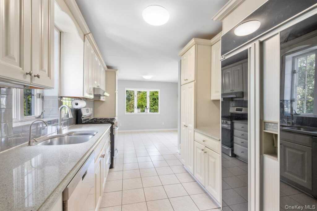 36 Bryant Avenue, White Plains, NY 10605 - Photo 10 of 32