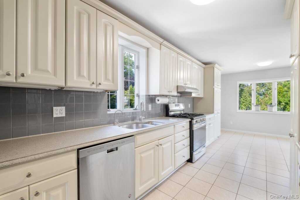 36 Bryant Avenue, White Plains, NY 10605 - Photo 9 of 32