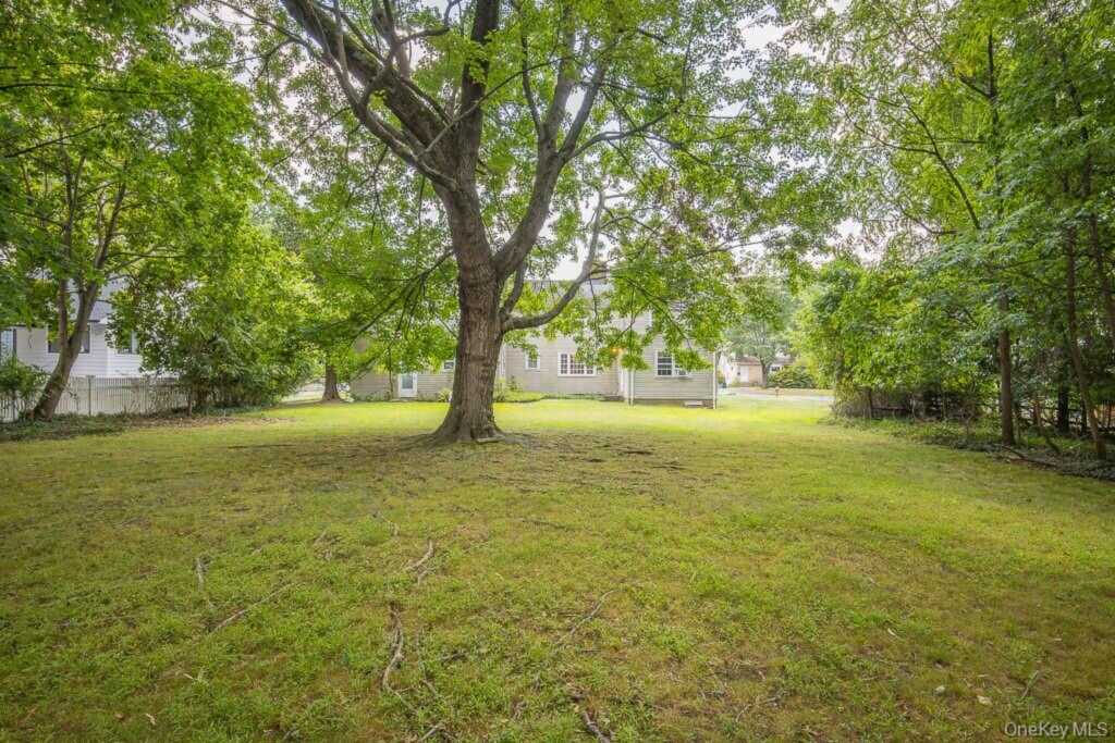 165 Forest Avenue, Pearl River, NY 10965 - Photo 10 of 32