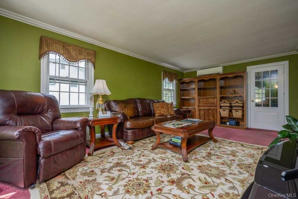 165 Forest Avenue, Pearl River, NY 10965 - Photo 13 of 32