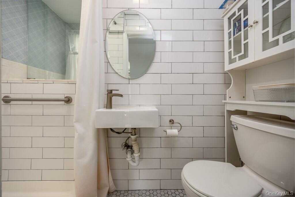165 Forest Avenue, Pearl River, NY 10965 - Photo 20 of 32
