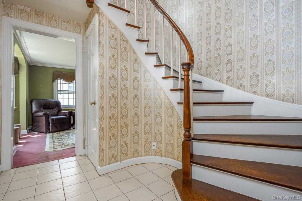 165 Forest Avenue, Pearl River, NY 10965 - Photo 21 of 32