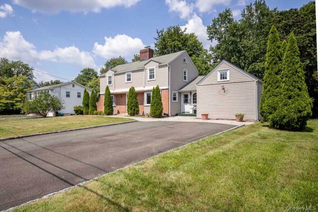 165 Forest Avenue, Pearl River, NY 10965 - Photo 3 of 32