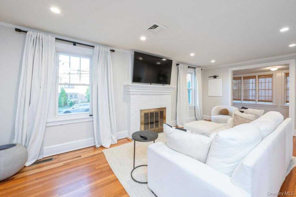 53 Jefferson Avenue, White Plains, NY 10606 - Photo 2 of 26