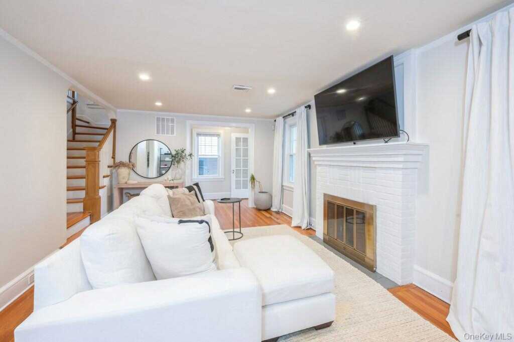 53 Jefferson Avenue, White Plains, NY 10606 - Photo 4 of 26