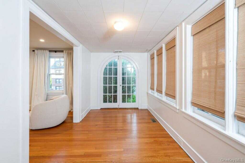 53 Jefferson Avenue, White Plains, NY 10606 - Photo 6 of 26