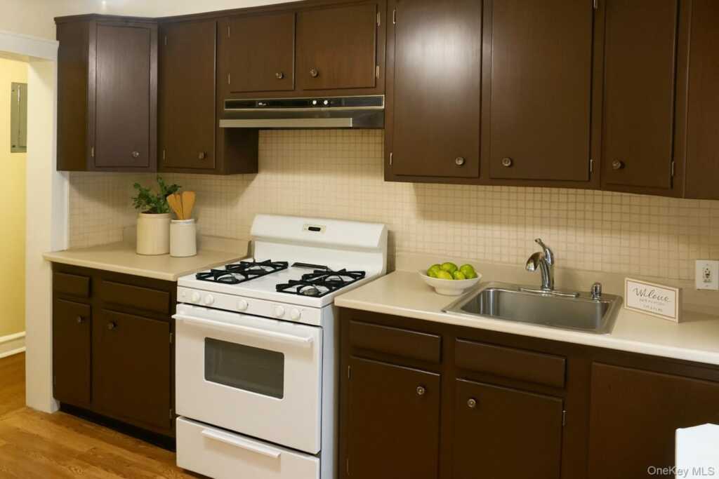 21 Harding Drive, Unit #1W, New Rochelle, NY 10801 - Photo 3 of 6