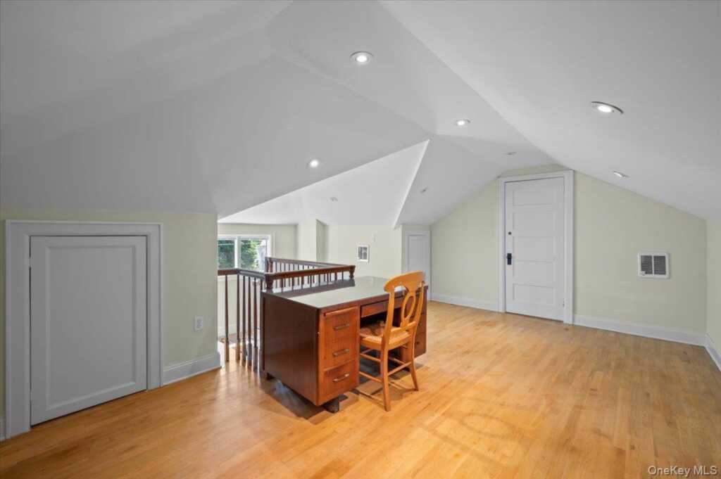 98 Rosehill Avenue, New Rochelle, NY 10804 - Photo 27 of 34