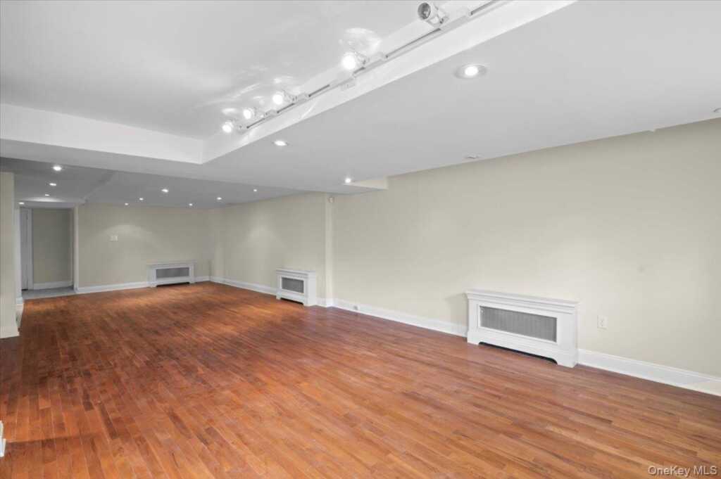 98 Rosehill Avenue, New Rochelle, NY 10804 - Photo 30 of 34
