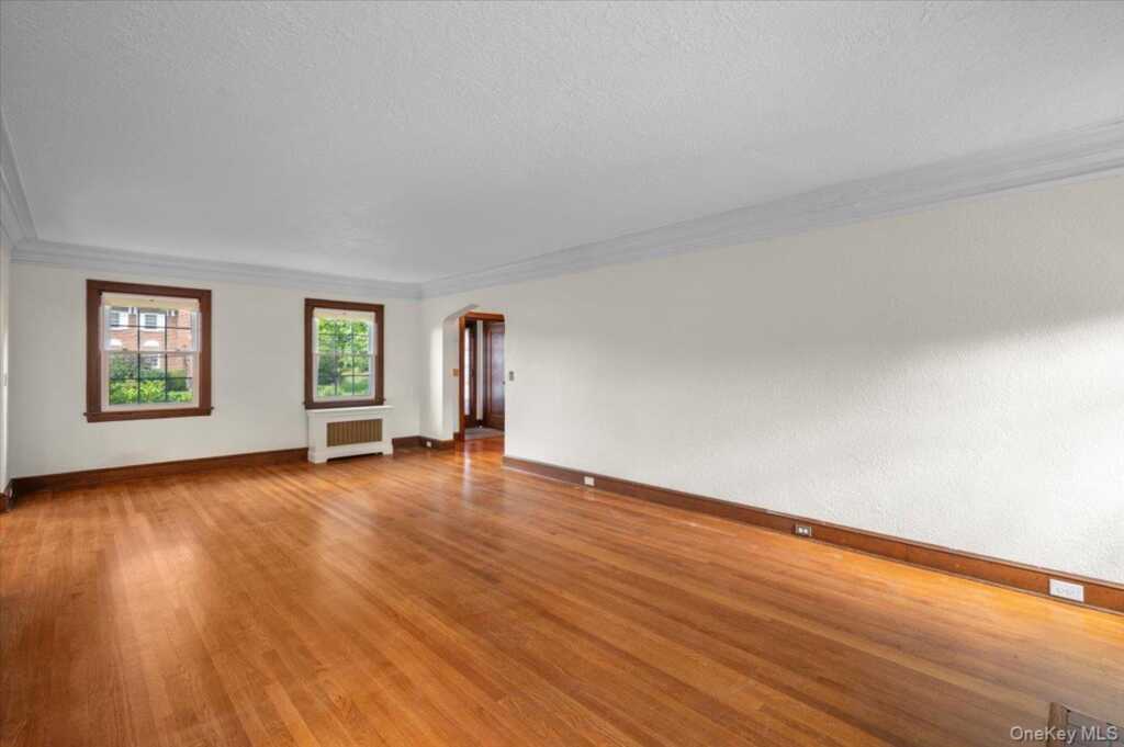 98 Rosehill Avenue, New Rochelle, NY 10804 - Photo 4 of 34