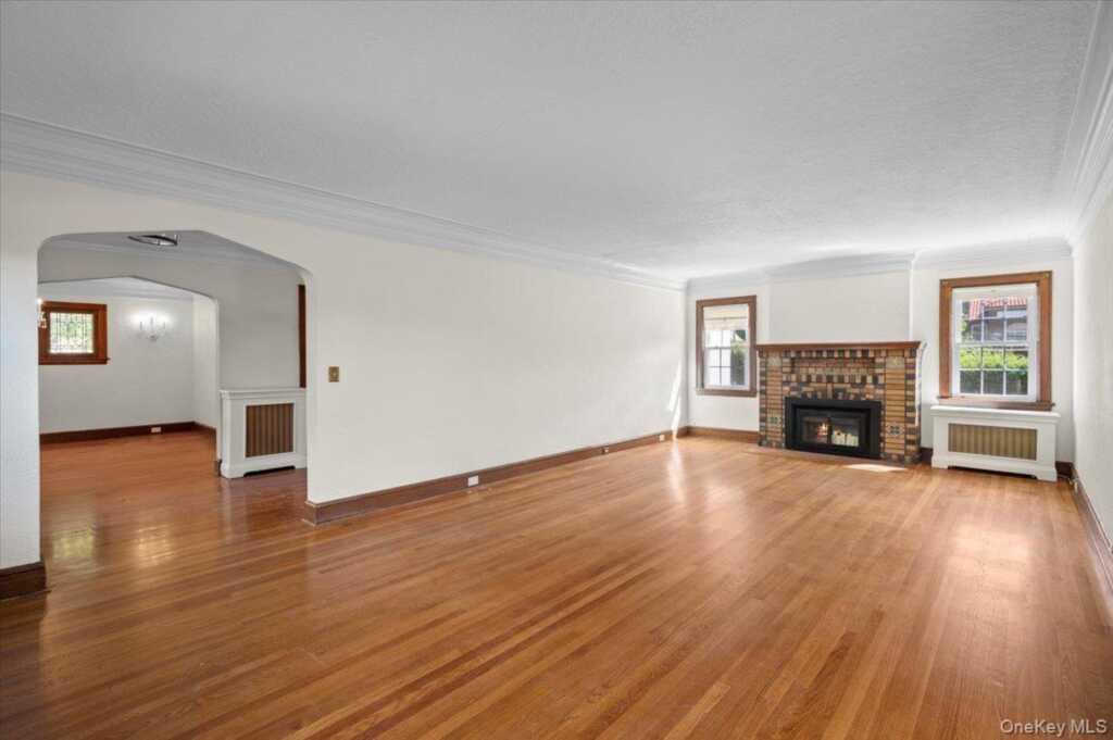 98 Rosehill Avenue, New Rochelle, NY 10804 - Photo 5 of 34