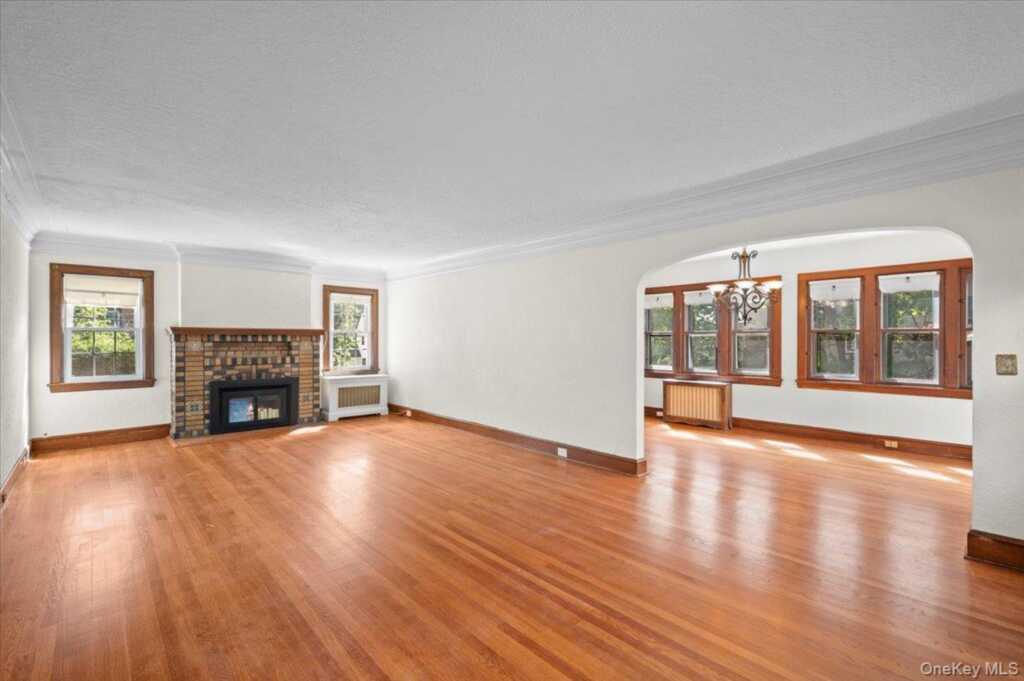 98 Rosehill Avenue, New Rochelle, NY 10804 - Photo 6 of 34