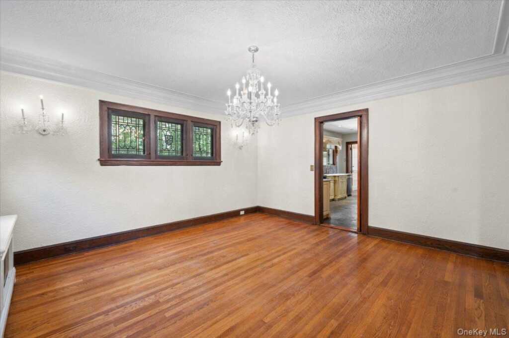 98 Rosehill Avenue, New Rochelle, NY 10804 - Photo 8 of 34
