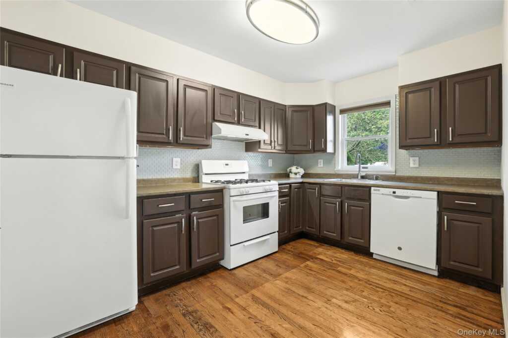 134-136 Dearborn Avenue, Rye, NY 10580 - Photo 6 of 37