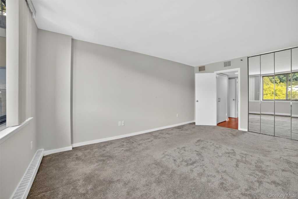 25 Rockledge Avenue, Unit #901W, White Plains, NY 10601 - Photo 23 of 33