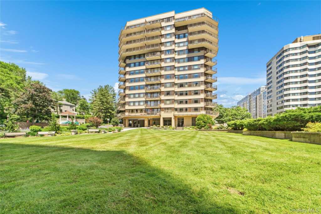 25 Rockledge Avenue, Unit #901W, White Plains, NY 10601 - Photo 30 of 33